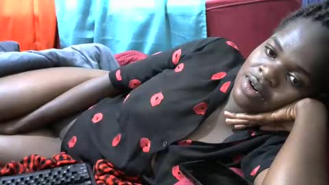 Snapshot of creamymomma chatting on 12-28-24, 07:22 verah online show from 12-28-24, 07:22