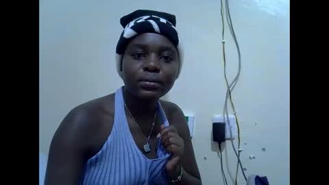 Snapshot of creamyypussyy chatting on 12-18-25, 12:17 creamyypussyy online show from 12-18-25, 12:17