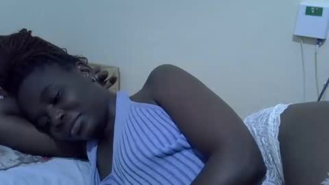 Snapshot of creamyypussyy chatting on 01-17-26, 12:37 creamyypussyy online show from 01-17-26, 12:37