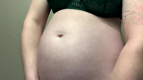 Snapshot of creative_k chatting on 12-16-25, 05:29 Breed me daddy online show from 12-16-25, 05:29