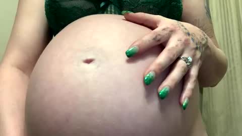 Snapshot of creative_k chatting on 02-18-26, 06:26 Breed me daddy online show from 02-18-26, 06:26