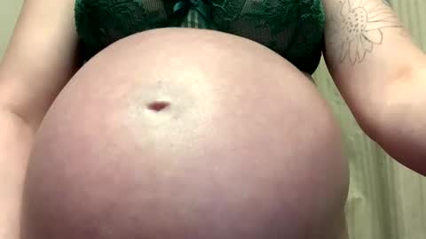 Snapshot of creative_k chatting on 02-25-26, 09:35 Breed me daddy online show from 02-25-26, 09:35