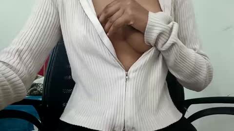 Snapshot of crezy_girl_0143 chatting on 11-03-25, 10:27 crezy_girl_0143 online show from 11-03-25, 10:27