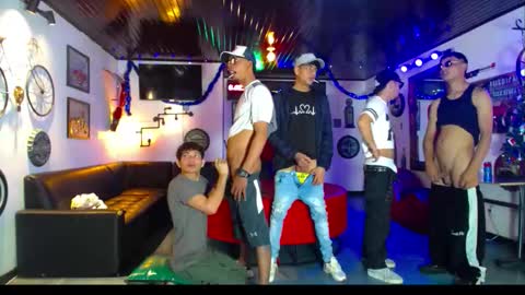 Snapshot of crismens chatting on 12-13-25, 08:14 crismens online show from 12-13-25, 08:14