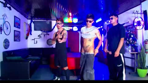 Snapshot of crismens chatting on 12-17-25, 08:26 crismens online show from 12-17-25, 08:26