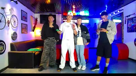 Snapshot of crismens chatting on 01-12-26, 01:05 crismens online show from 01-12-26, 01:05