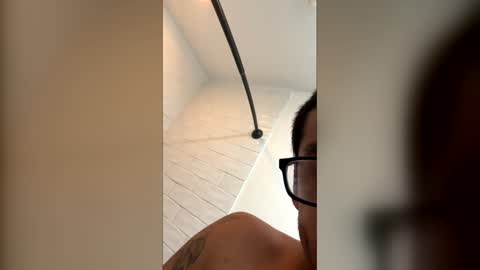 Snapshot of crissgee chatting on 05-17-26, 10:11 daddygee online show from 05-17-26, 10:11