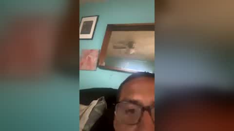 Snapshot of crissgee chatting on 07-19-26, 04:00 daddygee online show from 07-19-26, 04:00