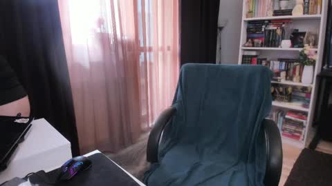 Snapshot of crissnight chatting on 04-29-26, 08:29 Twitter Christinne p online show from 04-29-26, 08:29