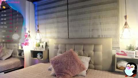 Snapshot of cristal__hot_1 chatting on 10-28-25, 05:00 Cristal online show from 10-28-25, 05:00