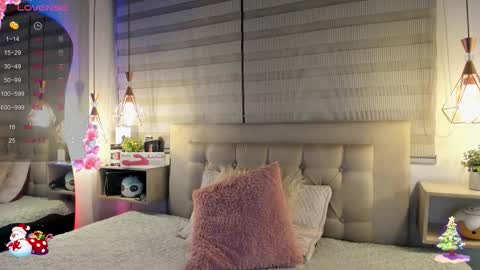 Snapshot of cristal__hot_1 chatting on 12-16-25, 04:39 Cristal online show from 12-16-25, 04:39