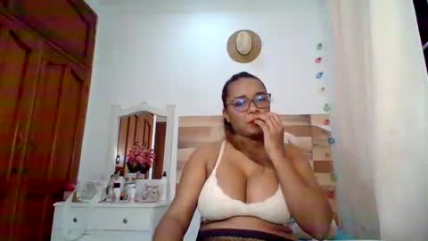 Snapshot of cristal_blanco chatting on 12-23-24, 12:14 cristal online show from 12-23-24, 12:14