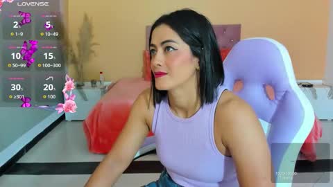 Snapshot of cristal_crossfit chatting on 10-25-25, 10:23 Cristal online show from 10-25-25, 10:23