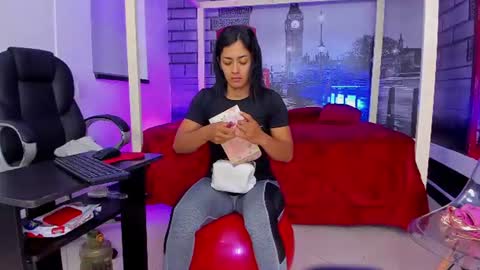 Snapshot of cristal_crossfit chatting on 06-30-26, 10:38 Cristal online show from 06-30-26, 10:38