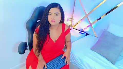 Snapshot of cristal_curly_ chatting on 07-24-26, 11:41 C R I S T A L online show from 07-24-26, 11:41
