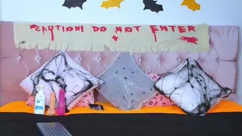 Snapshot of cristal_moon01 chatting on 10-13-25, 07:47 cristal_moon01 online show from 10-13-25, 07:47