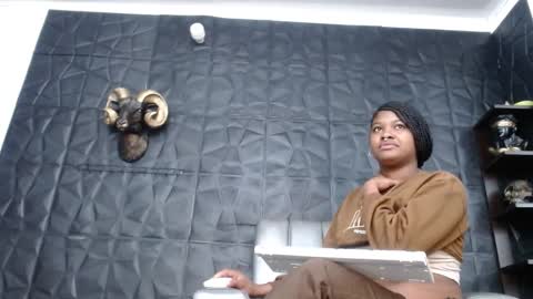 Hanna  online show from 10-13-25, 11:43