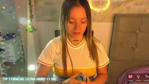 Snapshot of cristal_v_ chatting on 07-04-26, 04:29 Cristal online show from 07-04-26, 04:29