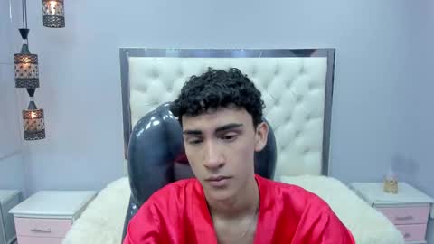 Snapshot of cristalangel9 chatting on 10-18-25, 05:35 ANGEL online show from 10-18-25, 05:35
