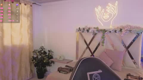 Snapshot of cristalbroke_tay chatting on 07-04-26, 08:37 Crystalbroke online show from 07-04-26, 08:37