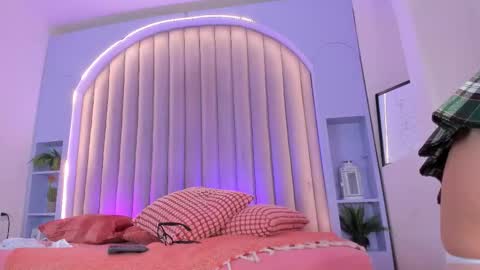 Nicole  Connection time 220pm-910pmCol online show from 02-03-26, 08:14