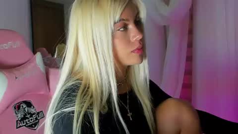 Snapshot of cristalhill chatting on 07-14-26, 04:06 Laura online show from 07-14-26, 04:06