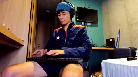 Snapshot of cristian_ortiz_1 chatting on 08-06-26, 12:12 Cristian online show from 08-06-26, 12:12