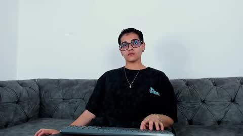 Snapshot of cristian_suarezz_ chatting on 10-05-25, 09:13 cristian_suarezz_ online show from 10-05-25, 09:13