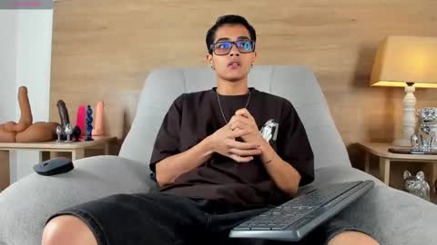 Snapshot of cristian_suarezz_ chatting on 10-09-25, 09:46 cristian_suarezz_ online show from 10-09-25, 09:46