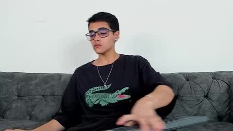 Snapshot of cristian_suarezz_ chatting on 10-11-25, 08:40 cristian_suarezz_ online show from 10-11-25, 08:40
