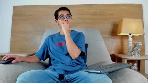 Snapshot of cristian_suarezz_ chatting on 10-12-25, 08:30 cristian_suarezz_ online show from 10-12-25, 08:30