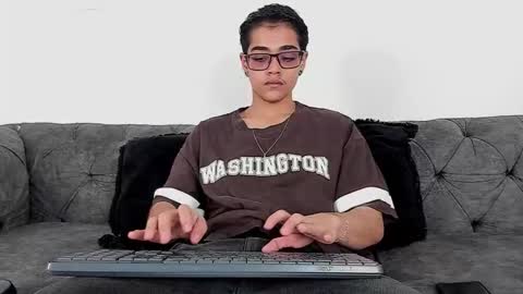 Snapshot of cristian_suarezz_ chatting on 10-16-25, 09:27 cristian_suarezz_ online show from 10-16-25, 09:27