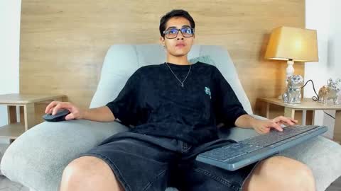 Snapshot of cristian_suarezz_ chatting on 10-19-25, 09:37 cristian_suarezz_ online show from 10-19-25, 09:37