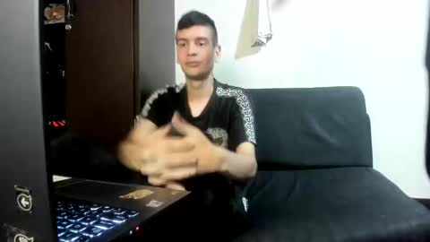 Snapshot of cristiand20 chatting on 02-22-25, 10:18 Cristian online show from 02-22-25, 10:18
