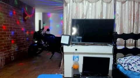 Snapshot of cristiand20 chatting on 03-05-25, 03:08 Cristian online show from 03-05-25, 03:08