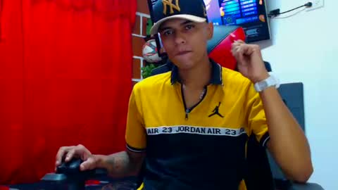 Snapshot of cristiantayron chatting on 06-21-26, 05:59 cristian online show from 06-21-26, 05:59