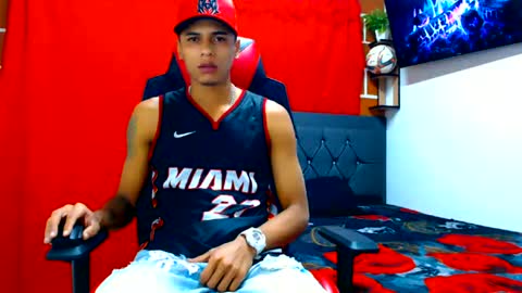 Snapshot of cristiantayron chatting on 07-06-26, 06:10 cristian online show from 07-06-26, 06:10