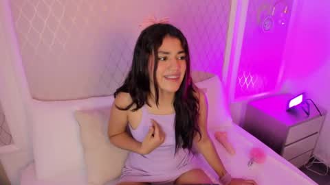 Snapshot of cristin_collins chatting on 08-01-26, 04:23 C R I S T I N online show from 08-01-26, 04:23