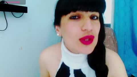 Snapshot of cristina_connor chatting on 09-22-25, 01:29 Cristina online show from 09-22-25, 01:29