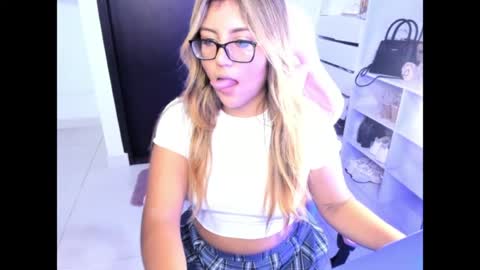 cristinasweet7 online show from 06-09-26, 04:13