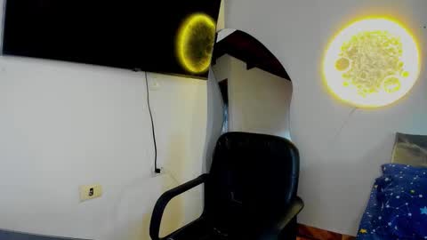 Snapshot of cristobal12cock chatting on 11-24-25, 03:34 Cristian online show from 11-24-25, 03:34