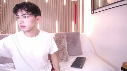 Cristopher  online show from 04-06-26, 09:16