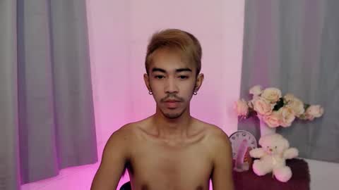 crocodale online show from 10-28-25, 02:53