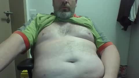 Snapshot of crouch1 chatting on 05-11-26, 09:26 Crouch1 online show from 05-11-26, 09:26
