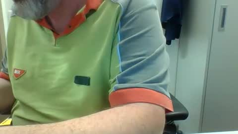 Snapshot of crouch1 chatting on 06-10-26, 10:14 Crouch1 online show from 06-10-26, 10:14
