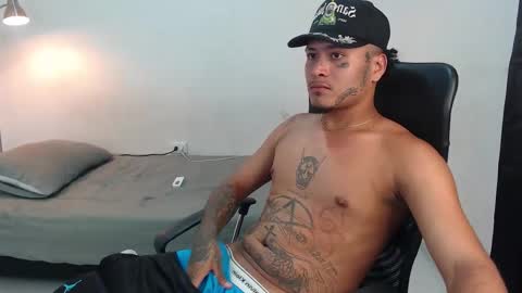 Snapshot of crow_black00 chatting on 09-23-25, 06:27 crow_black00 online show from 09-23-25, 06:27