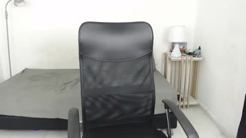 Snapshot of crow_black00 chatting on 09-27-25, 07:46 crow_black00 online show from 09-27-25, 07:46