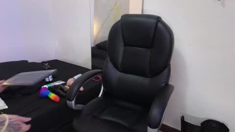 Cry online show from 10-29-25, 09:27