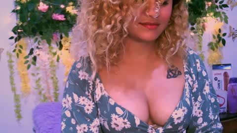 Snapshot of crysrus chatting on 12-08-24, 12:07 crysrus online show from 12-08-24, 12:07