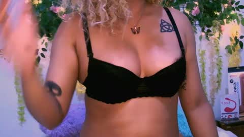 Snapshot of crysrus chatting on 12-14-24, 02:56 crysrus online show from 12-14-24, 02:56